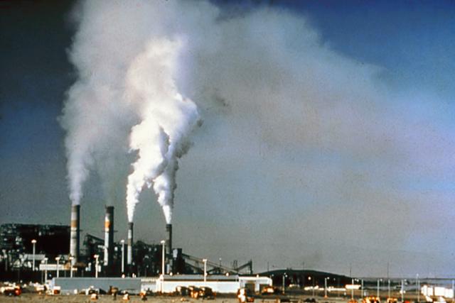 http://hu.wikipedia.org/wiki/F%C3%A1jl:Air_.pollution_1.jpg